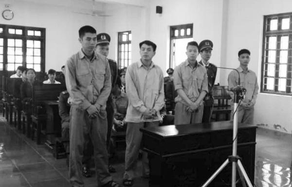 Các bị cáo tại phiên tòa.