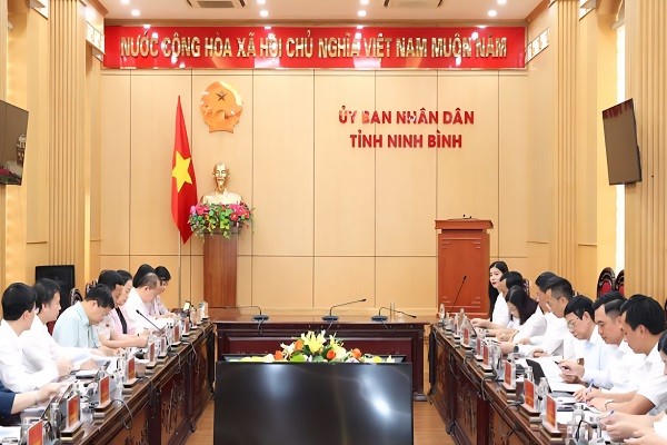 Quang cảnh buổi làm việc.