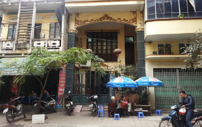 Khu vực chiếc xe ô tô được coi là chở vàng trước của nhà ông Phi bị kẻ gian đánh cắp.
