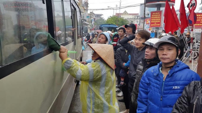 Xúc động cảnh từ biệt.