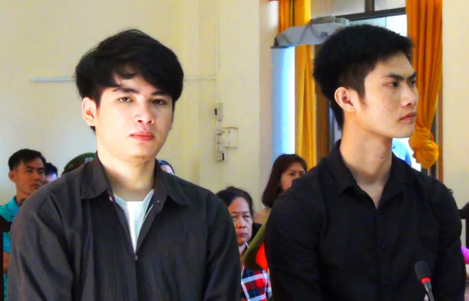 2 bị cáo Ngọc và Hùng Nam tại phiên tòa.