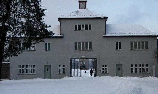 Trại tập trung Sachsenhausen ở Đức nơi từng diễn ra chiến dịch làm tiền giả quy mô lớn Bernhard của ĐQX.