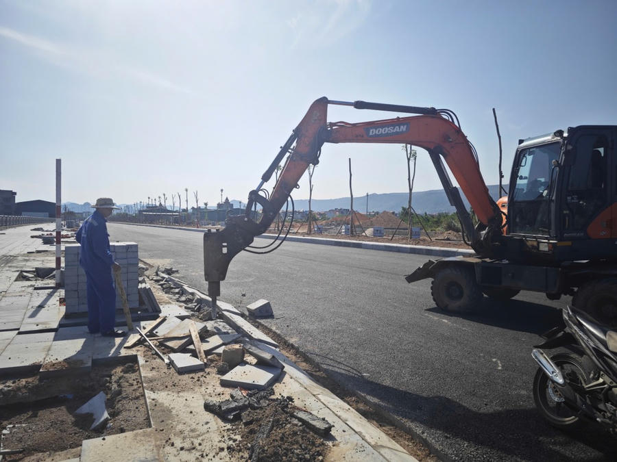 Trước đó, sau khi đường bao biển Hạ Long - Cẩm Phả được đưa vào sử dụng, đã xuất hiện một điểm bất cập ở điểm cuối thuộc địa phận TP Cẩm Phả.