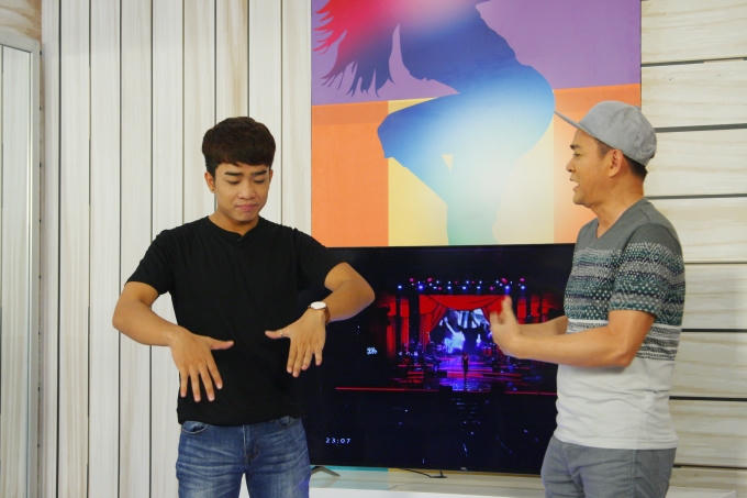 Gala chung kết Gương mặt th&acirc;n quen 2016: H&ograve;a Minzy h&aacute;t tuồng cổ Hồ Nguyệt C&ocirc; h&oacute;a c&aacute;o