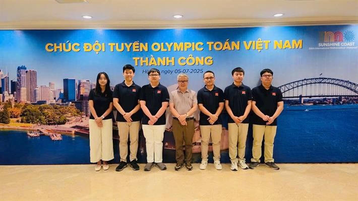 Đội tuyển Việt Nam tham dự Kì thi Olympic Toán quốc tế (IMO) lần thứ 66, năm 2025. (Ảnh: moet.gov.vn)