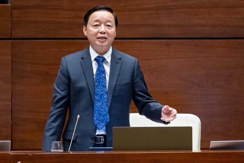 Phó Thủ tướng Trần Hồng Hà trả lời chất vấn của ĐBQH về lĩnh vực công nghiệp bán dẫn ngày 06/6. Ảnh quochoi.vn