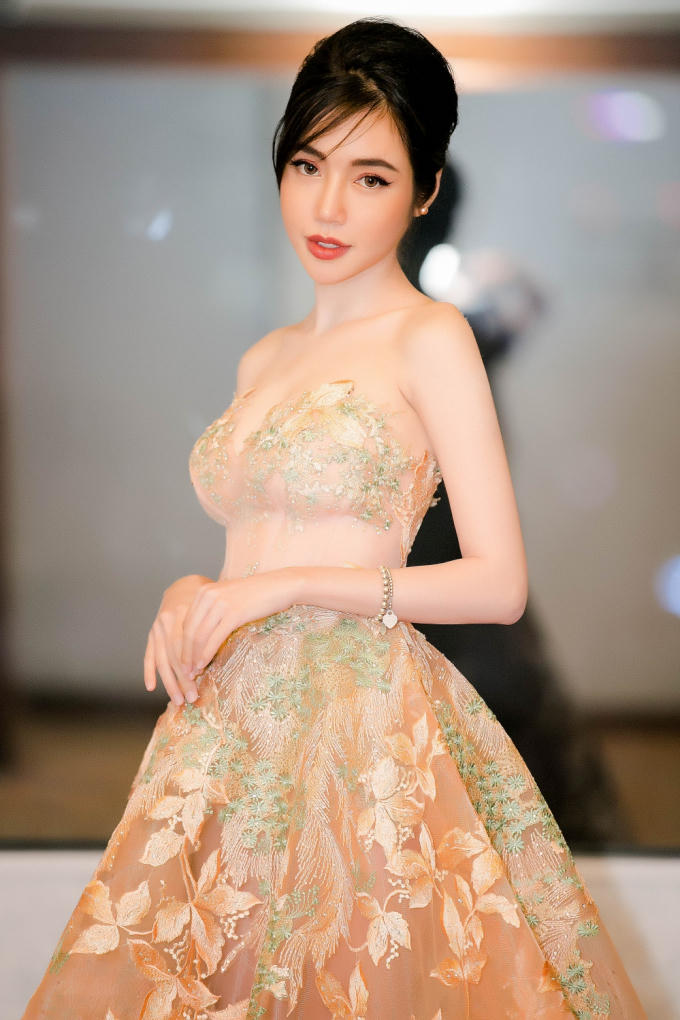 Dẹp bỏ sexy, Elly Trần lại thướt tha, cuốn hút đến thế này!