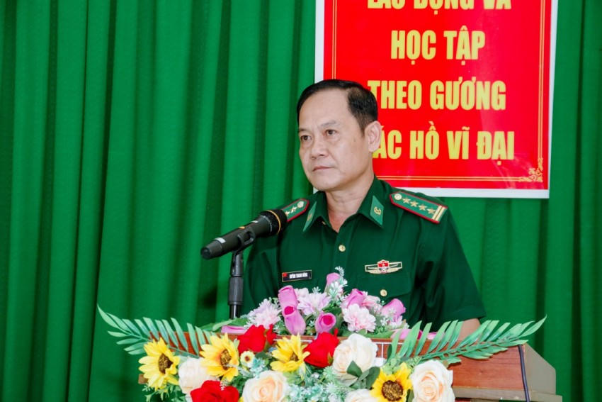 Đại tá Huỳnh Thanh Hùng, Chính ủy BĐBP TP Cần Thơ phát biểu tại buổi lễ trao học bổng. Ảnh: Văn Long