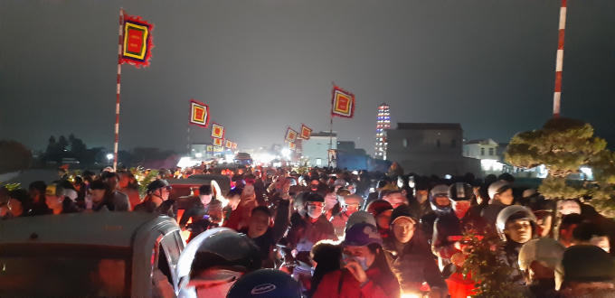 Biển người đổ về chợ Viềng trước giờ khai hội.