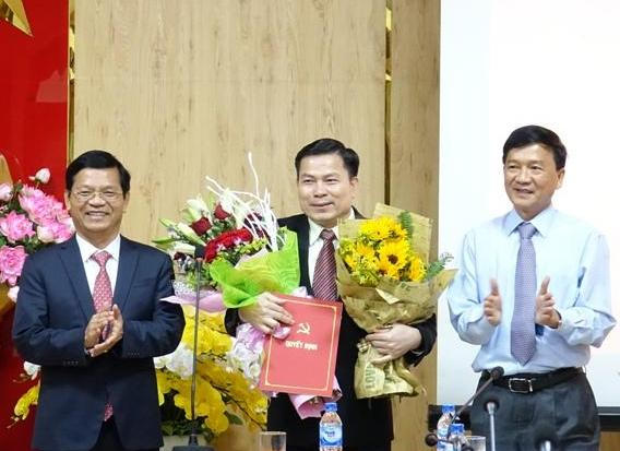 Triển khai c&aacute;c quyết định của Bộ Ch&iacute;nh trị về c&ocirc;ng t&aacute;c c&aacute;n bộ