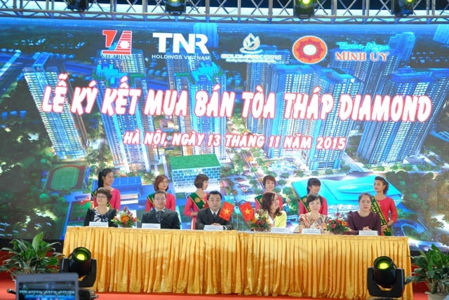 Lễ ký kết mua bán tòa tháp Diamond giữa công ty Thiên Ngọc Minh Uy và các bên.