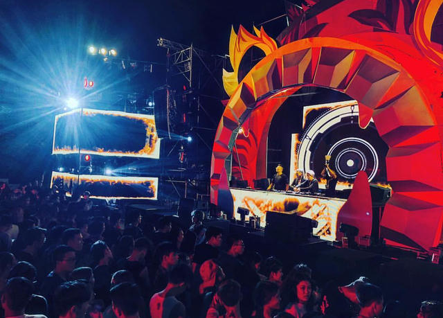 Hình ảnh tại lễ hội âm nhạc tối 16/9/2018 tại công viên nước Hồ Tây, Hà Nội.