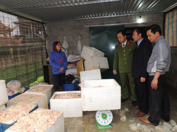 Đối tượng Nguyễn Thị Huyền (dấu X đỏ). Ảnh Công an Hà Nam.