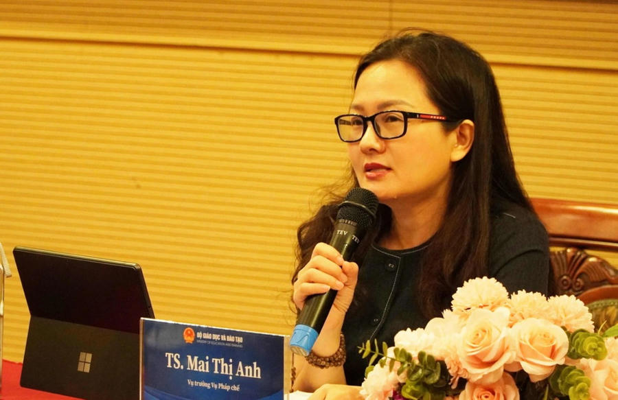 TS Mai Thị Anh, Vụ trưởng Vụ Pháp chế, Bộ GD&ĐT phát biểu tại Hội thảo