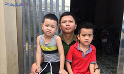 Vốn là dân sông nước, trước đây, anh Thịnh từng nhiều lần cứu sống các nạn nhân đuối nước. (Ảnh: Anh Thắng)