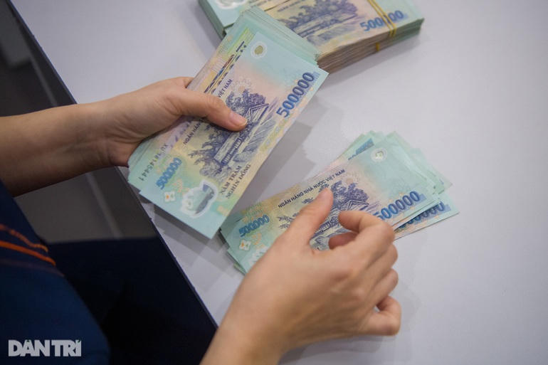 Nhân viên ngân hàng