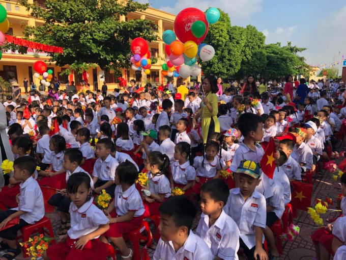 Không khí vui tươi trong ngày khai giảng tại Trường Tiểu học Yên Nghĩa (Hà Đông, Hà Nội). Ảnh Phương Hữu.