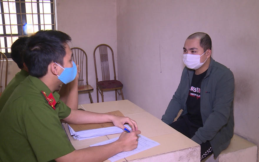 Đối tượng tại cơ quan công an