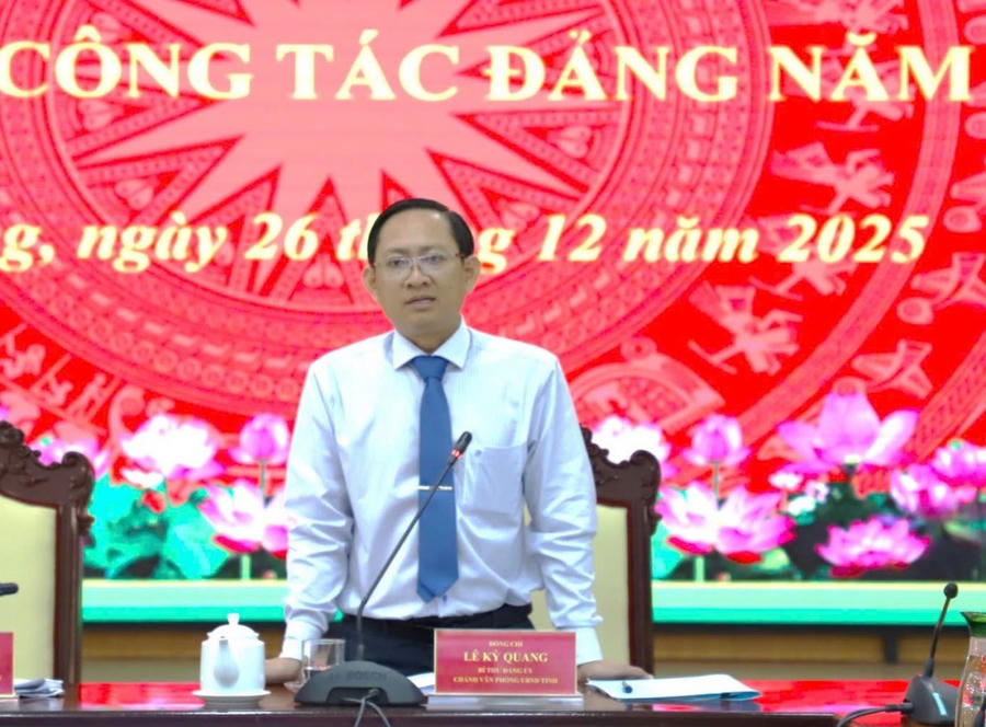 Bí thư Đảng ủy, Chánh Văn phòng UBND tỉnh An Giang Lê Kỳ Quang phát biểu chỉ đạo tại Hội nghị