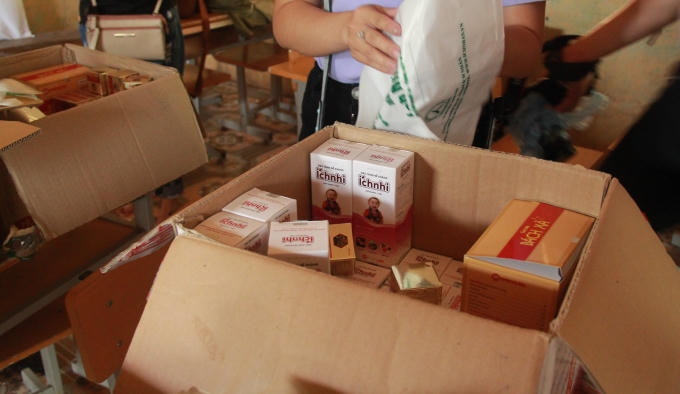 Trong khi bà con vùng lũ đang nỗ lực sắp xếp lại cuộc sống từ đống đổ nát, thì hiện nay các ban ngành, thành phần trong xã hội cùng nhau hướng về miền Bắc với tinh thần "máu chảy ruột mềm".