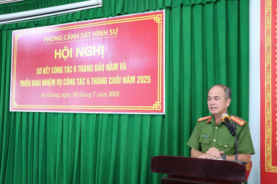 Thượng tá Danh Ngọc Thu – Trưởng phòng Cảnh sát hình sự phát biểu tại hội nghị