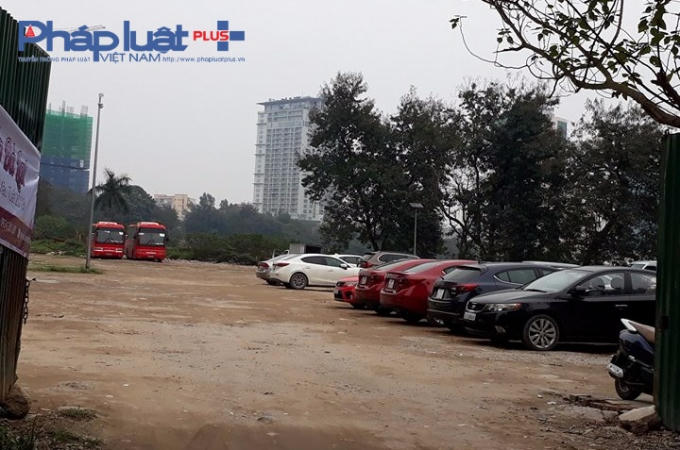 Bãi xe vẫn tồn tại bất chấp lực lượng chức năng.