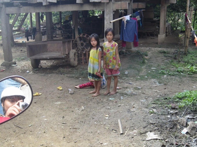 Các em nhỏ vùng cao.