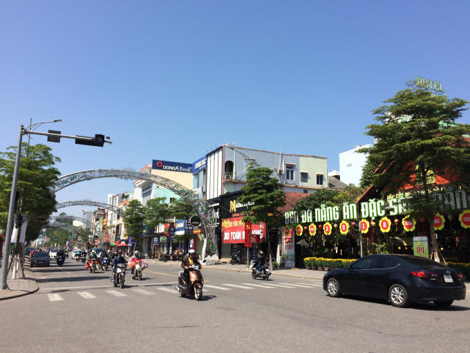 Trục đường Yên Bái - Lê Duẩn cũng ít hẳn ngươi so với ngày thường.