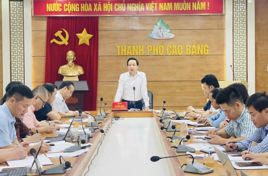 Ông Lê Hải Hòa, Phó Bí thư Tỉnh ủy, Chủ tịch UBND tỉnh Cao Bằng chỉ đạo buổi làm việc.