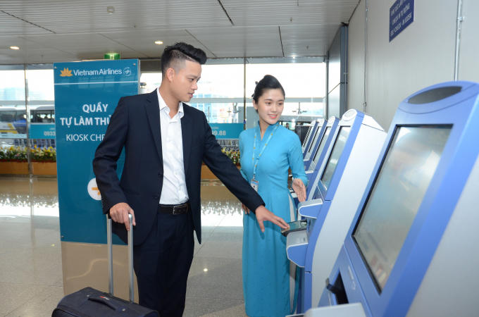Hành khách của Vietnam Airlines xuất phát từ sân bay Heathrow (Anh) có thể tự làm thủ tục lên máy bay thông qua các kiosk đặt tại sân bay.