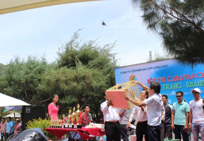 Trước khi trao giải, Công ty du lịch Long Phú đã tiến hành thả phóng sinh 100 chú chim vào không gian tự nhiên ở đảo Hoa Lan với hy vọng những chú chim này sẽ sinh trưởng tốt, sản sinh và tạo ra những âm thanh vui nhộn, gần gũi cho du khách khi đến thăm quan đảo Hoa Lan.