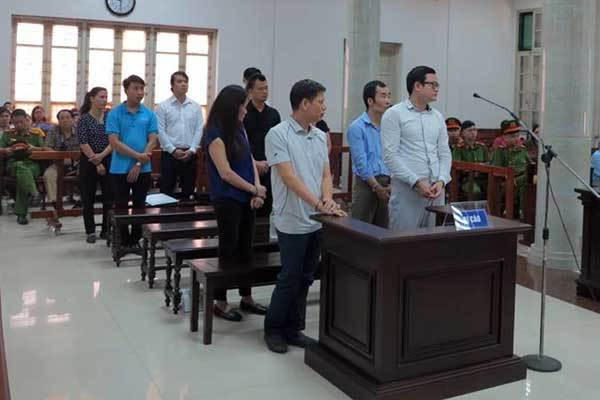 Các bị cáo tại tòa.