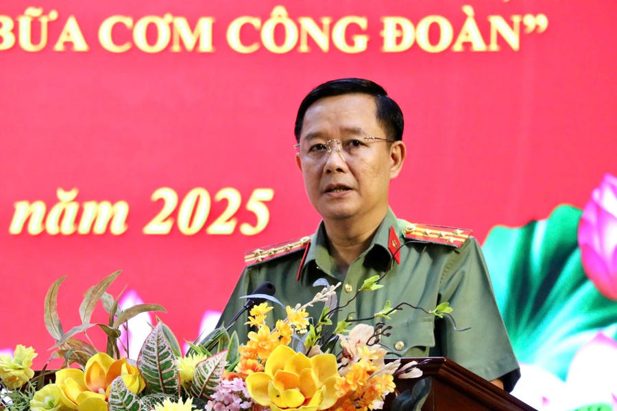 Đồng chí Đại tá Lê Phú Thạnh, Tỉnh ủy viên, Phó Bí thư Đảng ủy, Phó Giám đốc Công an tỉnh phát biểu chỉ đạo tại hội nghị