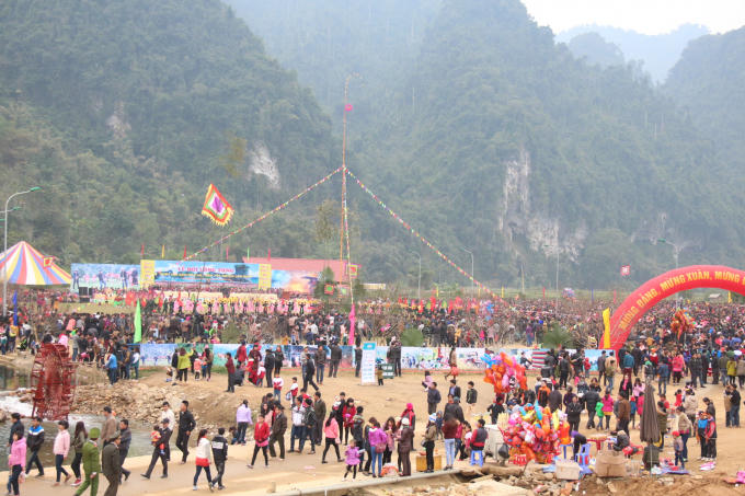 Lễ hội thu hút đông đảo du khách thập phương tới tham dự.