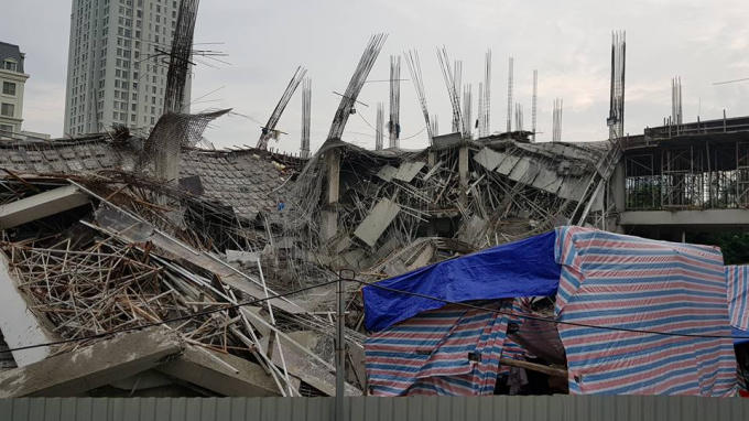 Hàng nghìn m2 bê tông đã đổ sập trong tích tắc.