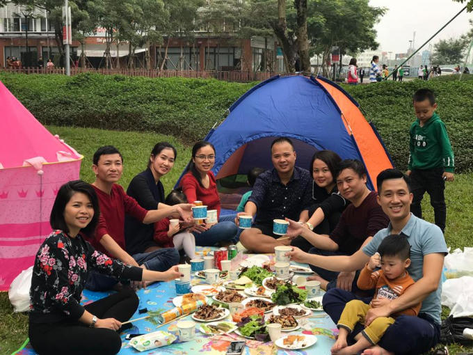 Trong không gian xanh mát, rộng lớn, các gia đình có thể tự chuẩn bị cho mình một buổi picnic thú vị...