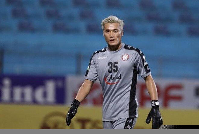 Thủ thành Bùi Tiến Dũng nhận 11 bàn thua trong 3 trận gần nhất. Ảnh Thanh Niên