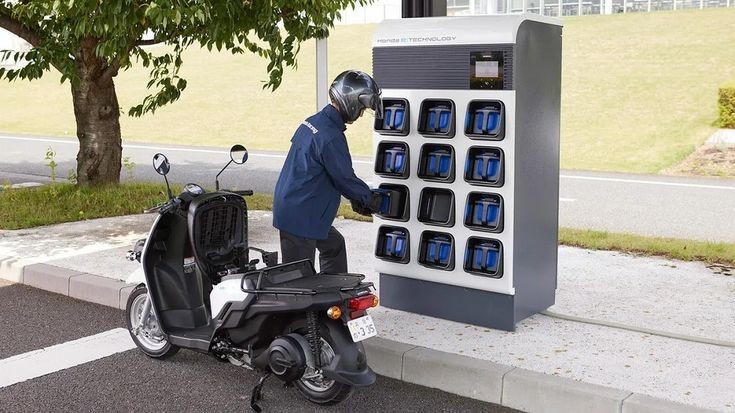 Mô hình tủ đổi pin xe máy điện đặt trên vỉa hè phục vụ nhu cầu sử dụng phương tiện điện - Ảnh minh họa.