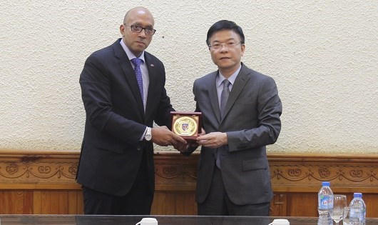 Bộ trưởng đ&aacute;nh gi&aacute; cao t&igrave;nh cảm &ocirc;ng Herminio Lopez Diaz d&agrave;nh cho Bộ Tư ph&aacute;p