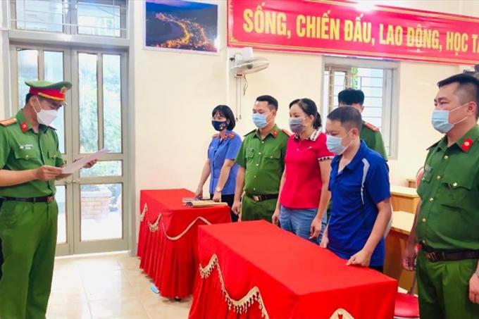 Cơ quan Công an tiến hành đọc lệnh khởi tố bắt tạm giam ông Tú.