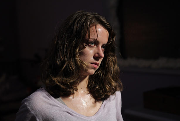 Alice Dwyer – Diễn viên trong vai Liv.