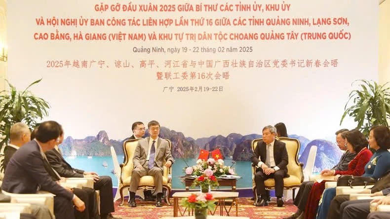 Bí thư Tỉnh ủy Quảng Ninh (Việt Nam) hội kiến Bí thư Khu ủy Khu tự trị dân tộc Choang Quảng Tây, (Trung Quốc) .