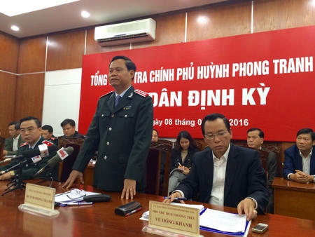 Tại buổi tiếp dân dịp cuối năm 2015, Tổng Thanh tra Chính phủ Huỳnh Phong Tranh đã giải quyết dứt điểm vụ việc khiếu kiện kéo dài 17 năm ở quận Tây Hồ, Hà Nội (Ảnh: Thế Kha).