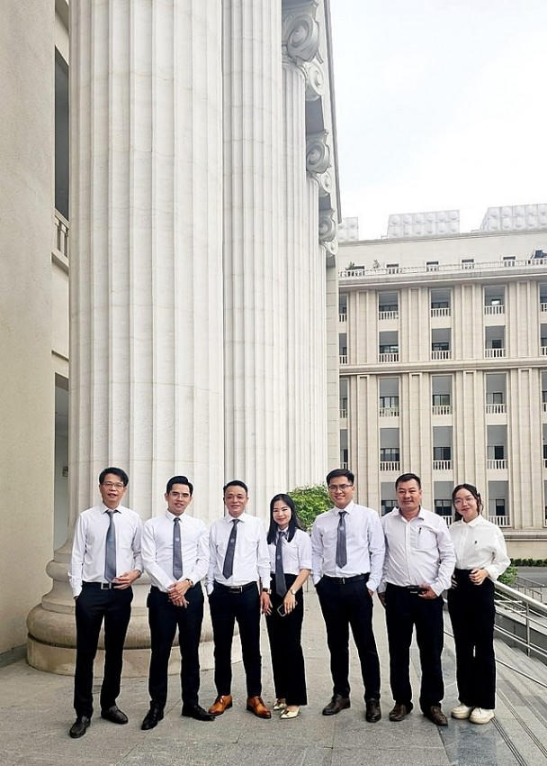 Luật sư Hà Trọng Đại và những cộng sự tận tâm, cùng nhau xây dựng một môi trường pháp lý uy tín.