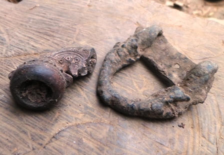 Những hiện vật ông Khâm phát hiện trong khu vườn nhà mình.