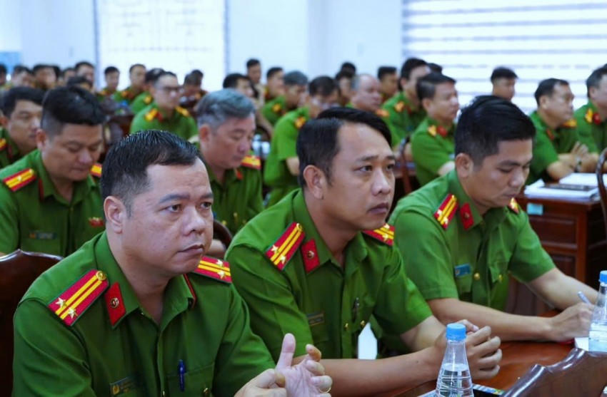 Mục tiêu của đợt tập huấn là nâng cao kỹ năng thực thi nhiệm vụ, củng cố kiến thức pháp luật và chuẩn hóa lực lượng tham gia giữ gìn trật tự an toàn giao thông (TTATGT) tại cơ sở.
Mục tiêu của đợt tập huấn là nâng cao kỹ năng thực thi nhiệm vụ, củng cố kiến thức pháp luật và chuẩn hóa lực lượng tham gia giữ gìn trật tự an toàn giao thông (TTATGT) tại cơ sở.
Mục tiêu của đợt tập huấn là nâng cao kỹ năng thực thi nhiệm vụ, củng cố kiến thức pháp luật và chuẩn hóa lực lượng tham gia giữ gìn trật tự an toàn giao thông (TTATGT) tại cơ sở.
Mục tiêu của đợt tập huấn là nâng cao kỹ năng thực thi nhiệm vụ, củng cố kiến thức pháp luật và chuẩn hóa lực lượng tham gia giữ gìn trật tự an toàn giao thông (TTATGT) tại cơ sở.
Mục tiêu của đợt tập huấn là nâng cao kỹ năng thực thi nhiệm vụ, củng cố kiến thức pháp luật và chuẩn hóa lực lượng tham gia giữ gìn trật tự an toàn giao thông (TTATGT) tại cơ sở.
Mục tiêu của đợt tập huấn là nâng cao kỹ năng thực thi nhiệm vụ, củng cố kiến thức pháp luật và chuẩn hóa lực lượng tham gia giữ gìn trật tự an toàn giao thông (TTATGT) tại cơ sở.