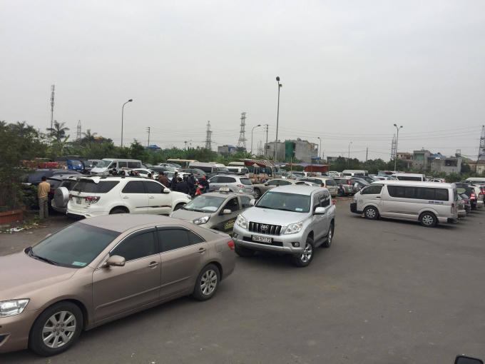 Bãi trông giữ phương tiện ô tô.