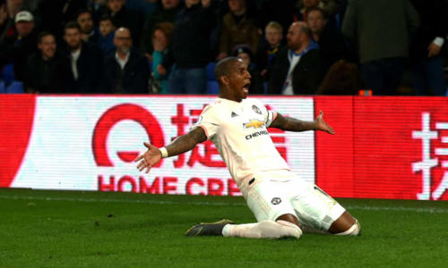 Young tỏa sáng trong bối cảnh Man Utd gặp khó khăn về lực lượng. Ảnh: AFP.