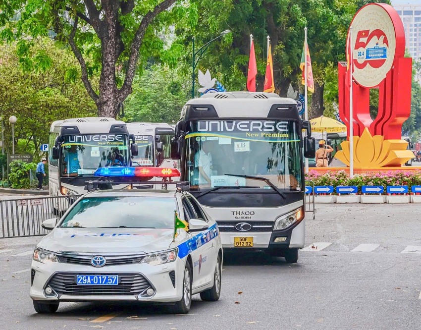 CSGT Hà Nội dẫn đoàn đại biểu Quốc hội tham dự kỳ họp.