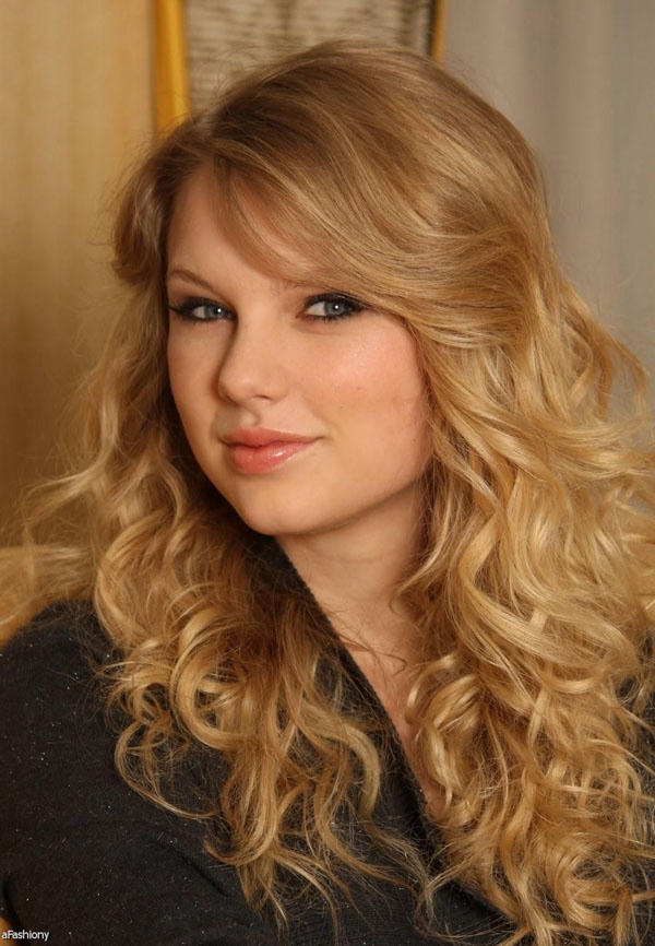 Năm 2006, Taylor ra mắt album đầu tiên mang chính tên cô. Ảnh: Internet
